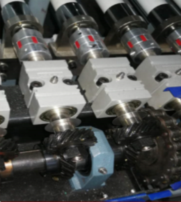 Synchronized roller drive components for accurate roller hearth kiln transport